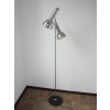 Lampa podłogowa z dwoma regulowanymi reflektorami